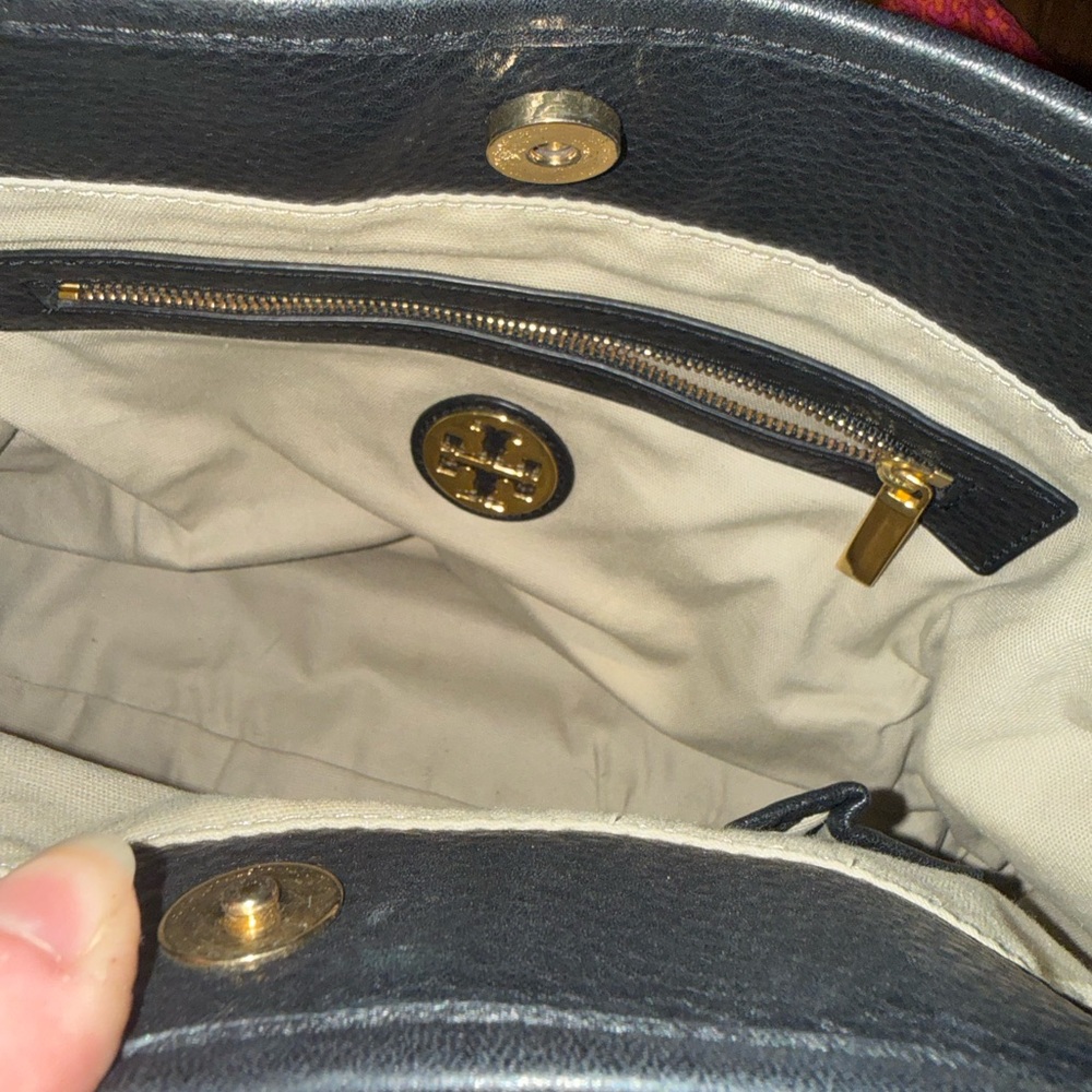 Tory Burch Navy Leather Shoulder Bag with Gold Accents - Picture 7 of 7